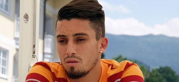 Alex Telles'e baba şoku !